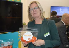 Heleen van Rijn, Rijk Zwaan, shows Tatayoyo. Tatayoyo is their tropical adventure because of its sweetness and flavour. It's nominated for the Fruit Logistica award.